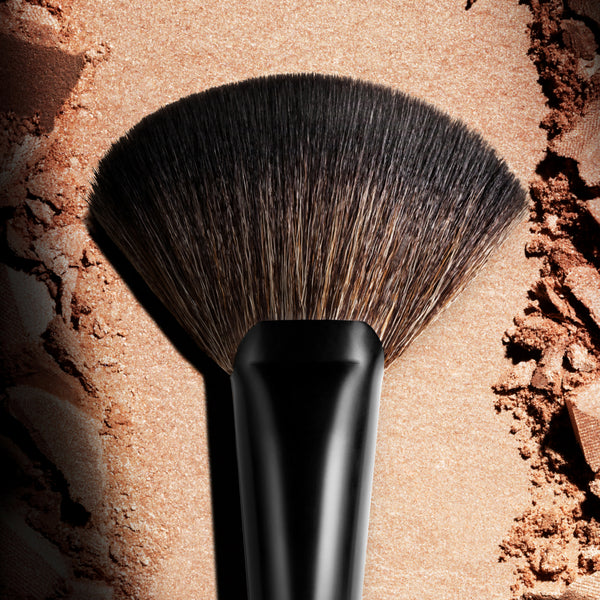 V112 - FLUFFY FAN POWDER BRUSH on powder smear